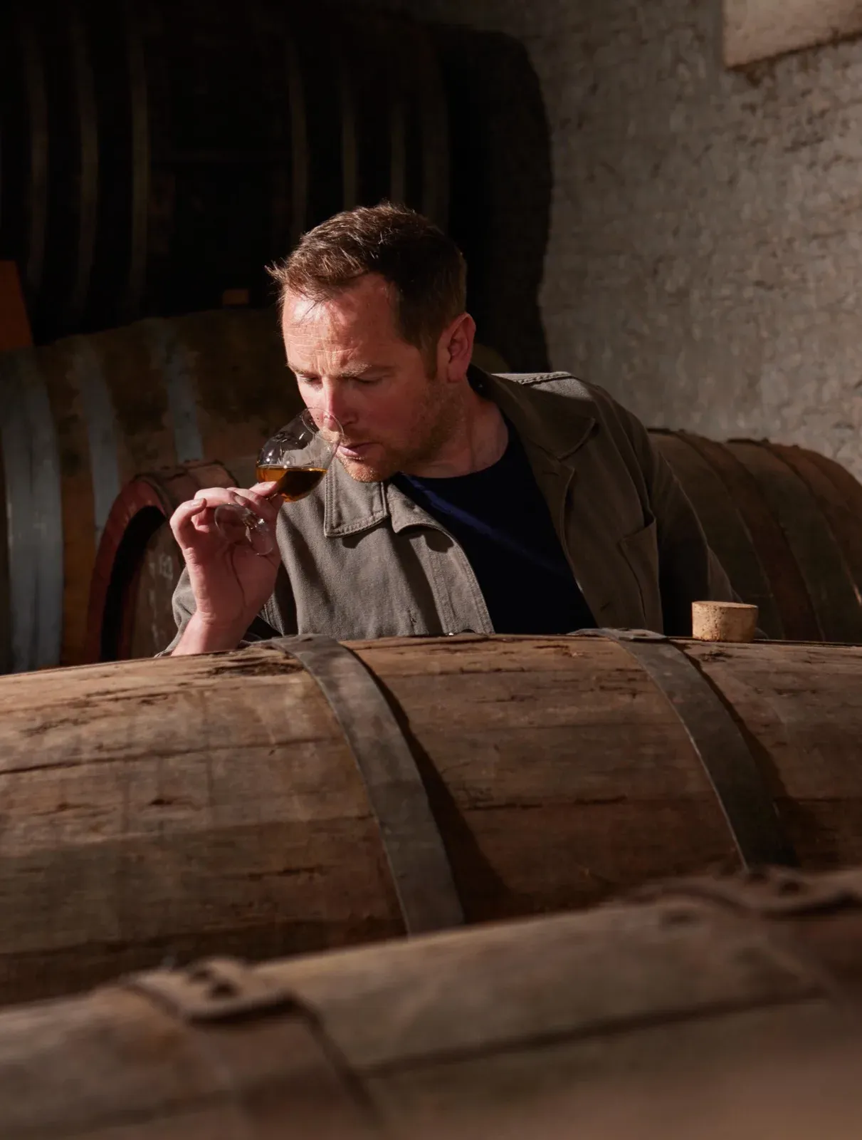 Cata en barrica en la bodega del Domaine des Cinq Autels